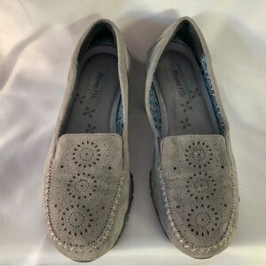 Gray suede Sketcher flats memory foam very comfortable like new size 8